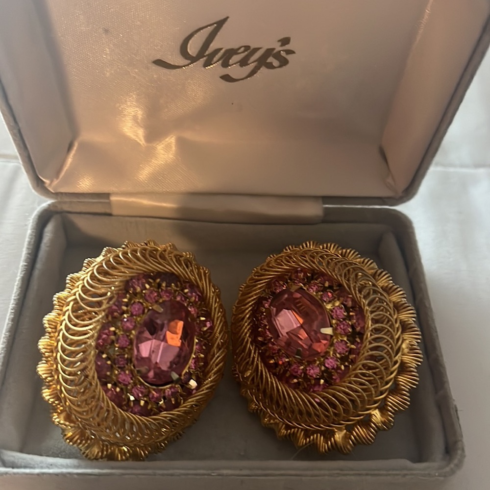 Vintage Large Pink Crystal & pink rhinestones in Goldtone swirled Cuff links - Picture 2 of 5